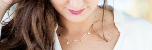 Collar con estrellas en oro 18 K