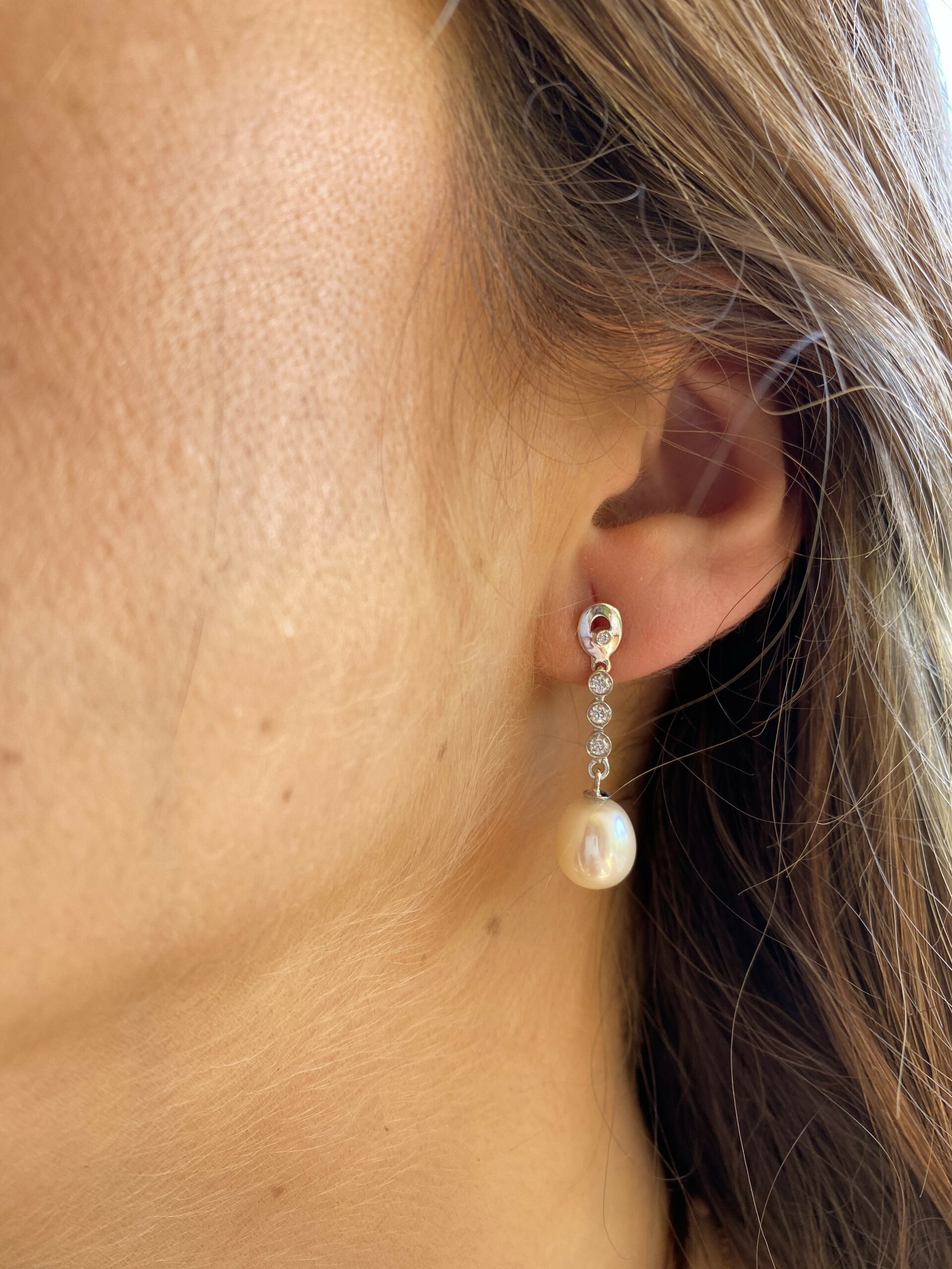 Pendientes de circonitas y perla en oro 18K