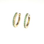 Pendientes con piedra de color esmeralda en oro 18K