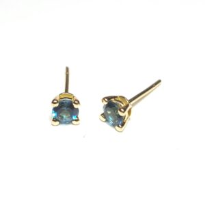 Pendientes con piedra de color London Blue en oro 18K