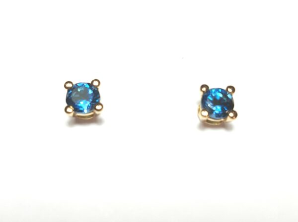 Pendientes con piedra de color London Blue en oro 18K