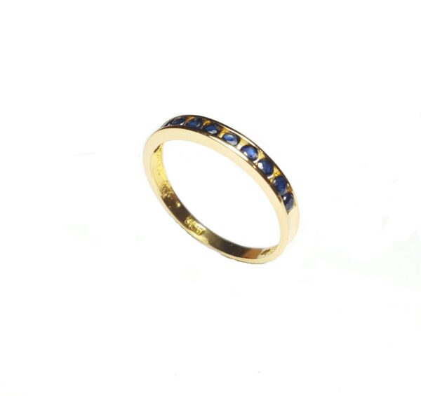 Sortija con Zafiro Azul en oro amarillo de 18K