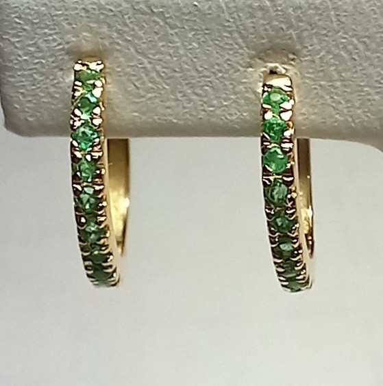 Pendientes de aro con Esmeraldas naturales en oro 18K